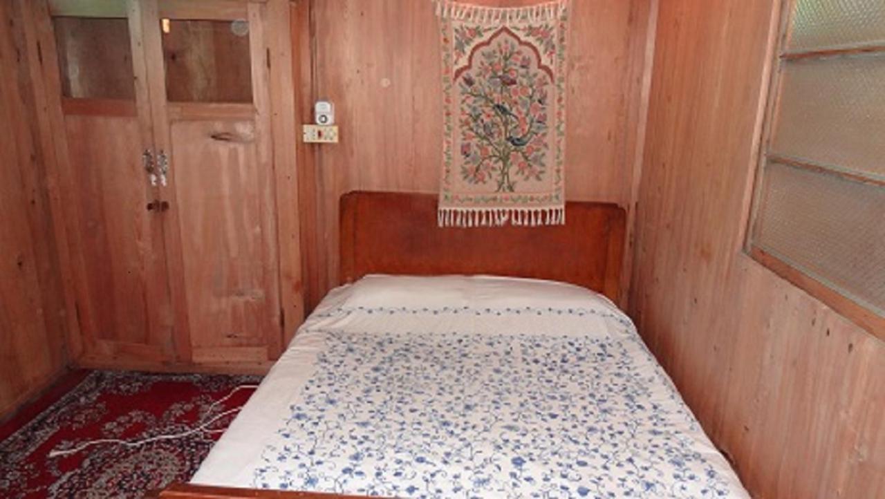 The Shelter Group Of Houseboats & Tour Organiser Srīnagar Szoba fotó