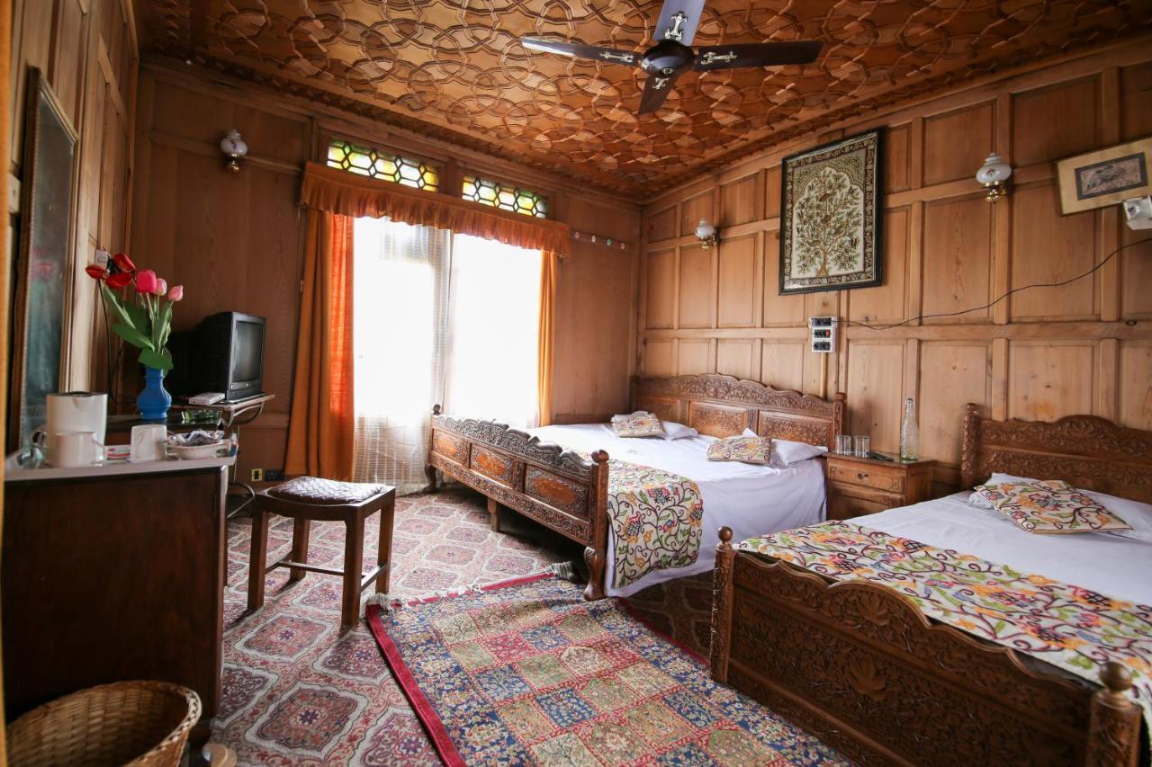 The Shelter Group Of Houseboats & Tour Organiser Srīnagar Kültér fotó
